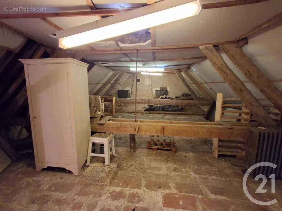 Maison à CHATEL-CENSOIR