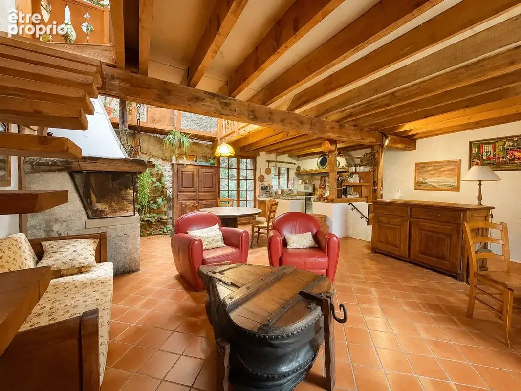 Maison de village en pierres avec annexes, jardin et cour intérieure à SAINT-PIERRE-DE-BOEUF - photo 5