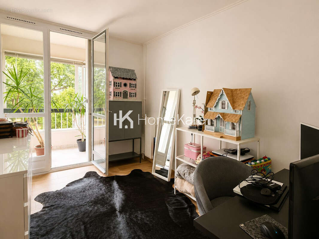 Appartement 89 m² à Cenon  - photo 8