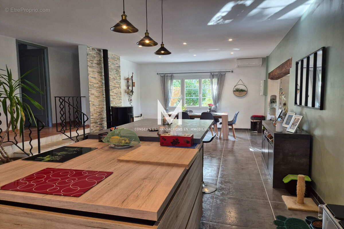 Maison à PLAN-DE-LA-TOUR