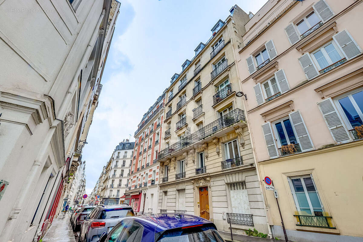 Appartement à PARIS-17E