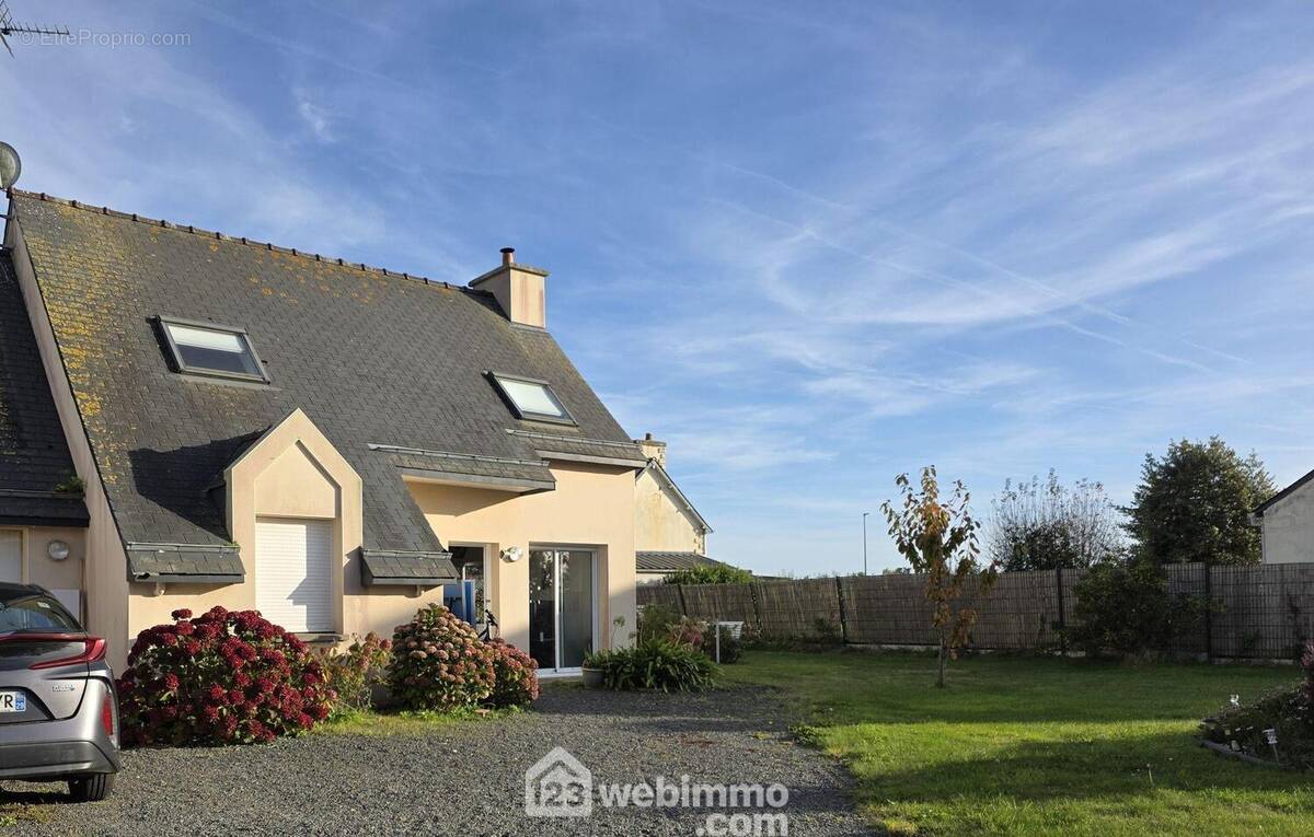 Maison à LA ROCHE-DERRIEN