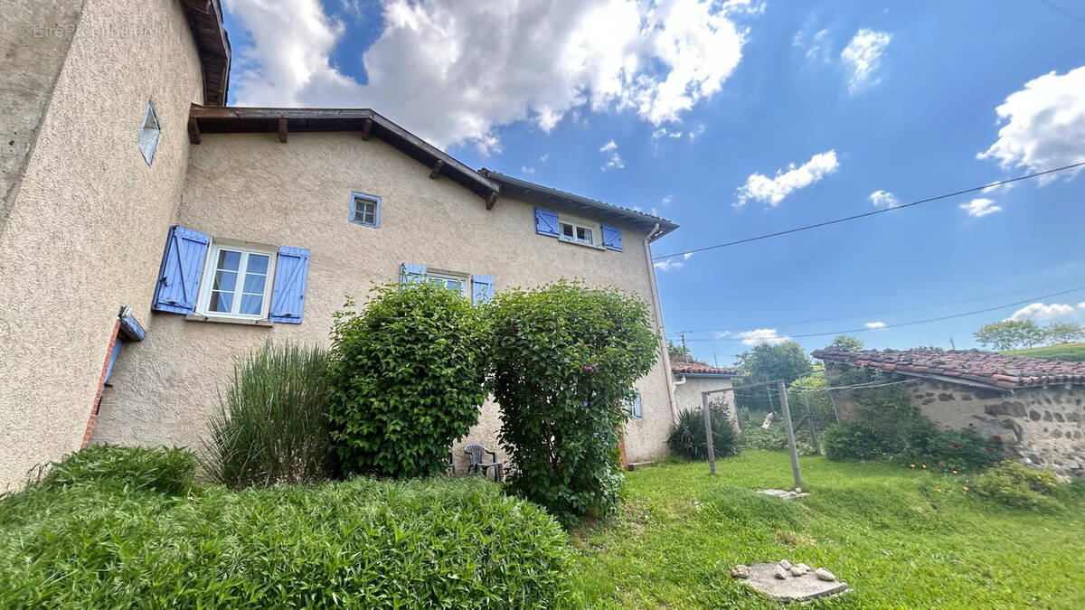 Maison à CHAZELLES-SUR-LYON