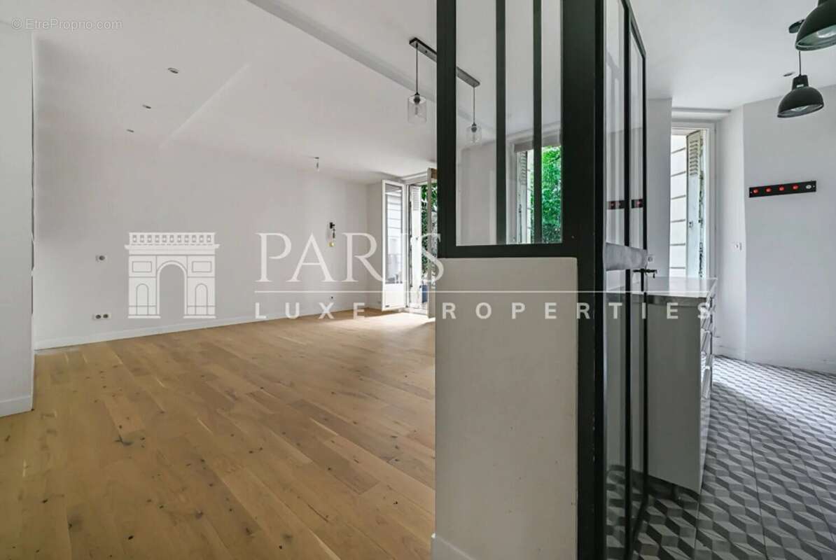 Appartement à PARIS-16E