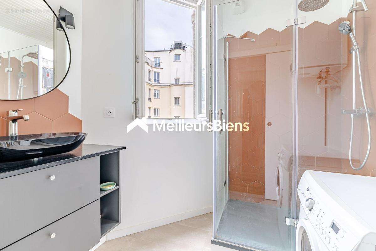 Appartement à PARIS-17E