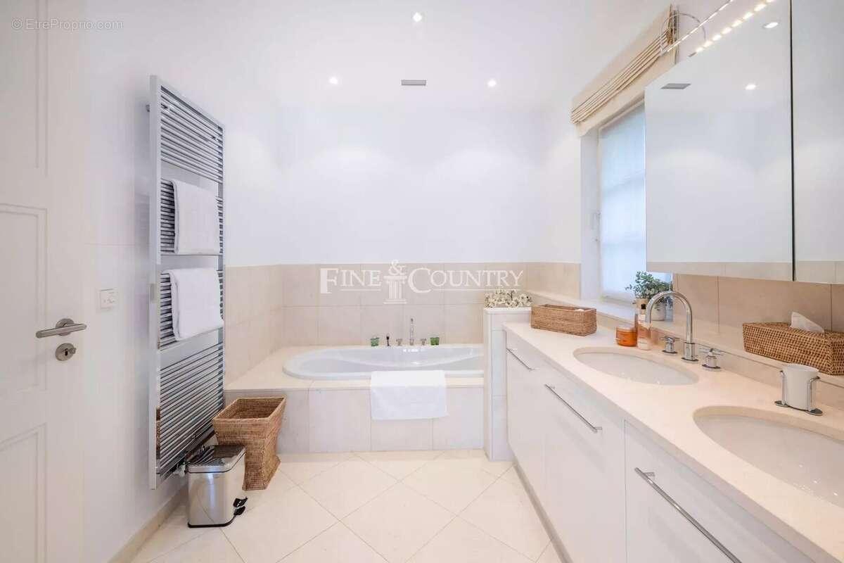 Maison à TOURRETTES