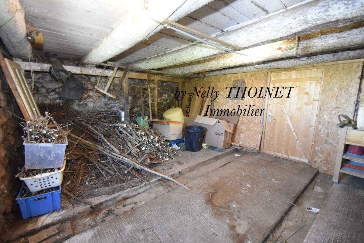 Dépt.15, MONTBOUDIF, ANCIEN CORPS DE FERME, 3 pièces, grange, garage et terrain de 2006 m2 - photo 13