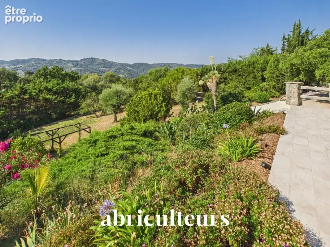 Peymeinade – Bastide provençale de 345 m² avec vue panoramique - photo 28