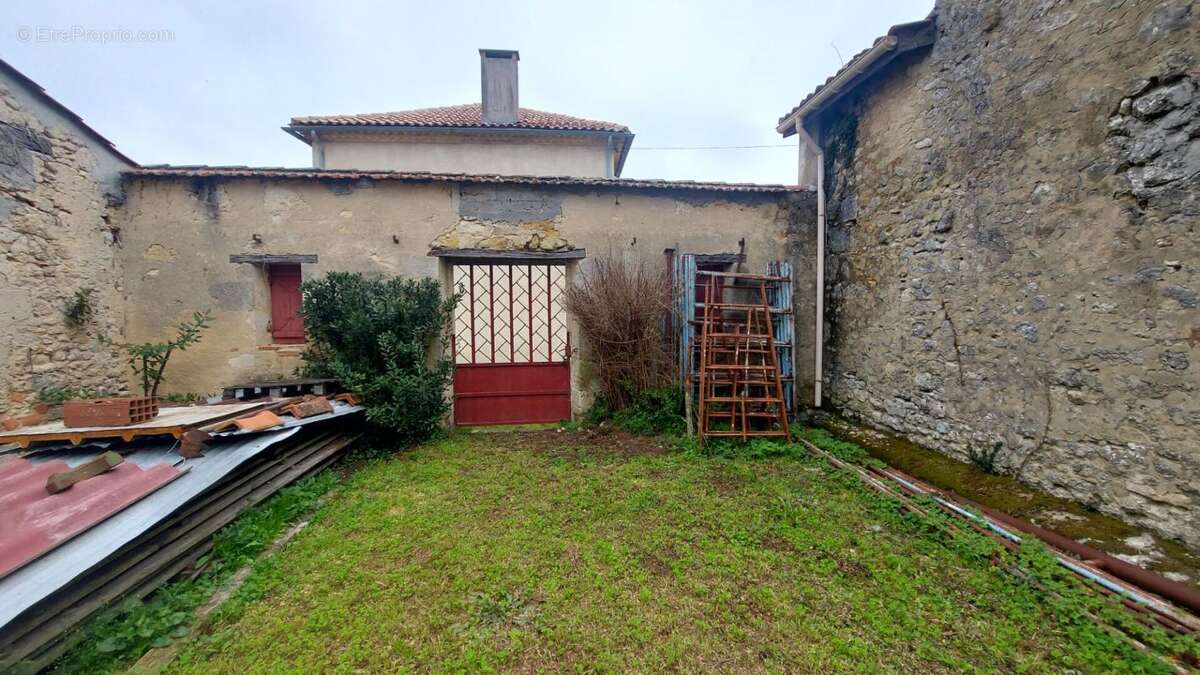 Maison de charme à Blaignan proche de Lesparre Médoc 8 pièce(s) 230 m2 joli petit village viticole - photo 3