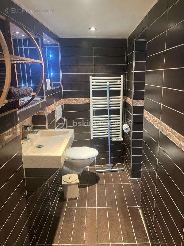 Maison + Studio indépendant + Jardin + Stationnements - photo 16