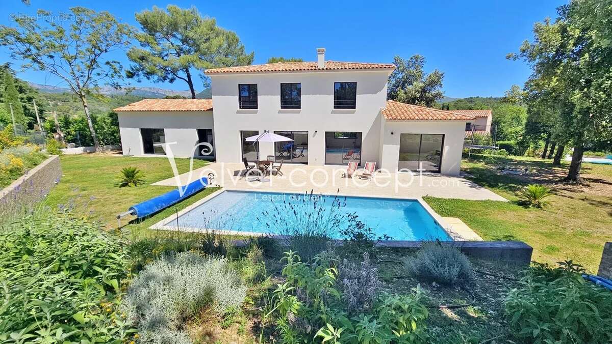 Maison à ROQUEFORT-LES-PINS
