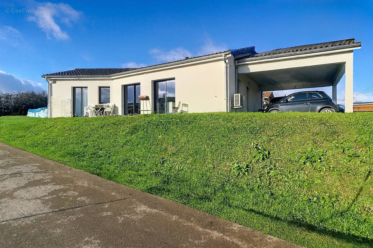 Maison à PONT-DE-VAUX