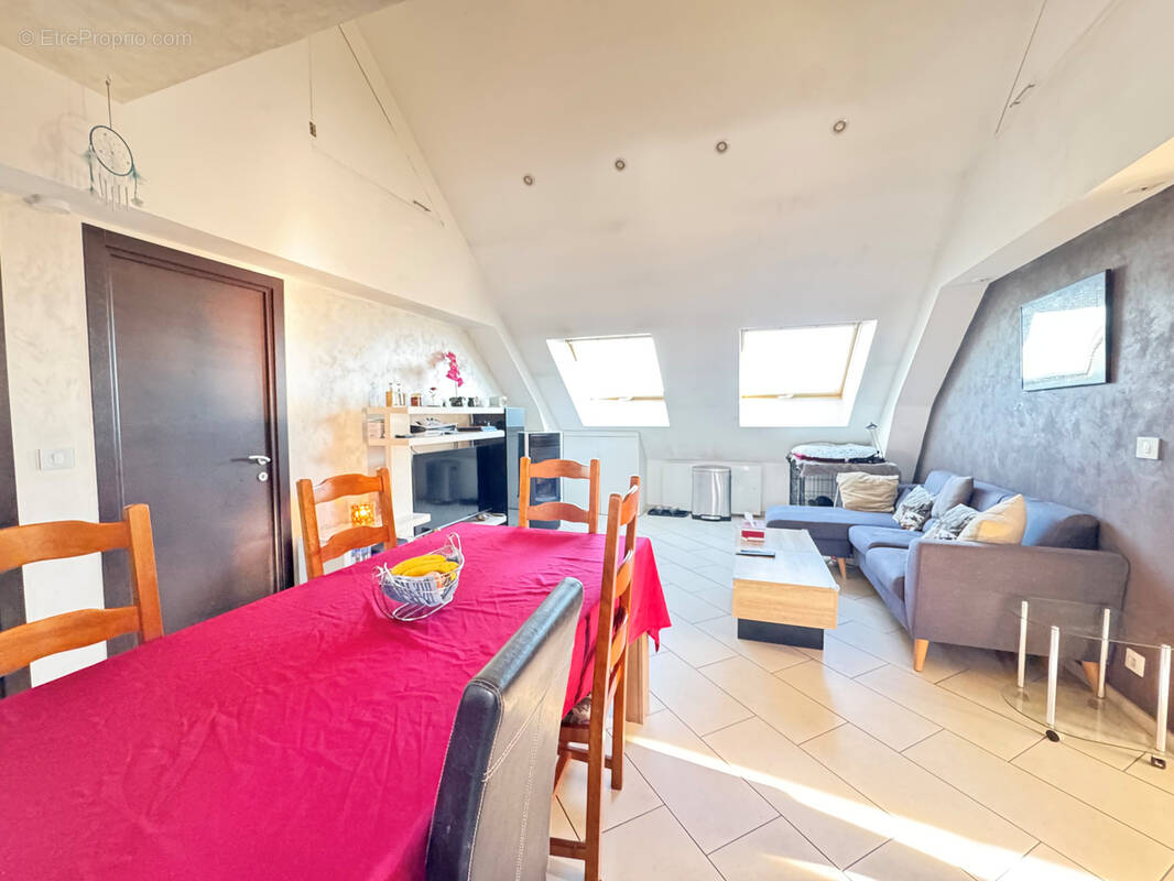 Appartement à MONTREUX-CHATEAU