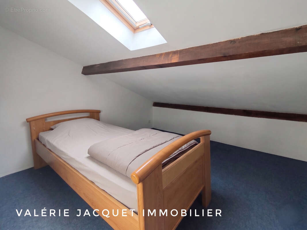 À Moulin-Neuf, maison rénovée en 2025 avec vie de plain-pied et grand terrain constructible - photo 13