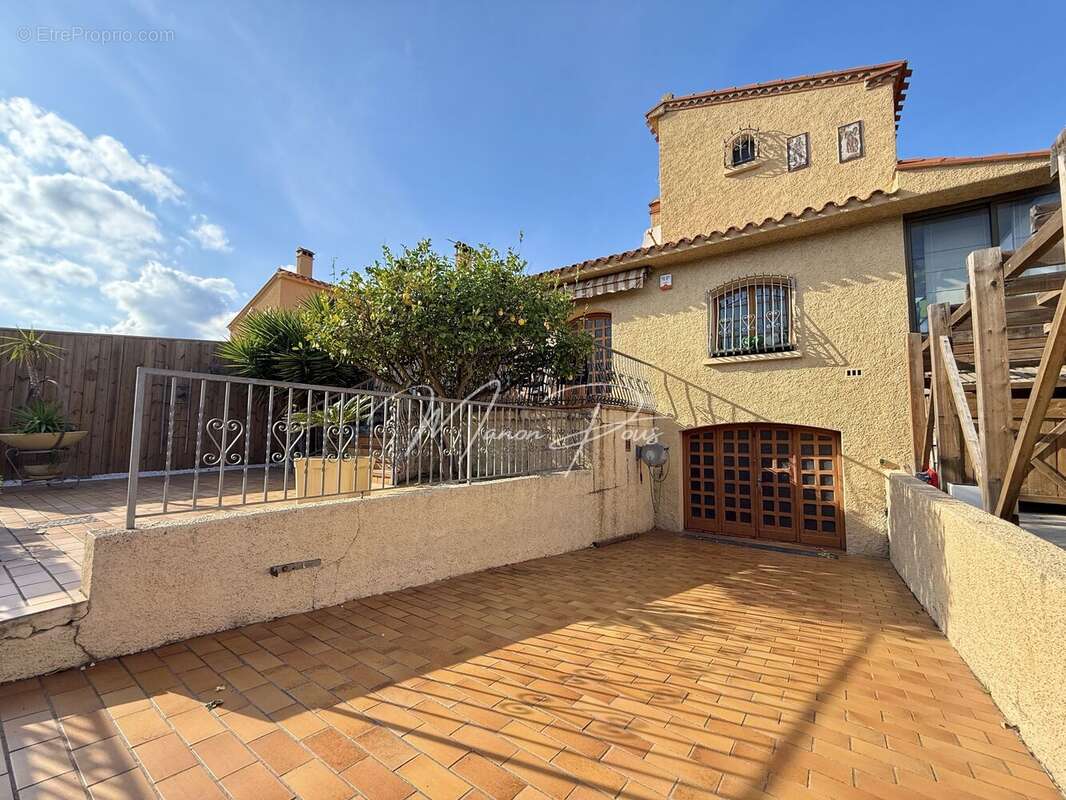 Maison 140 m² à Saint-Esteve  - photo 11