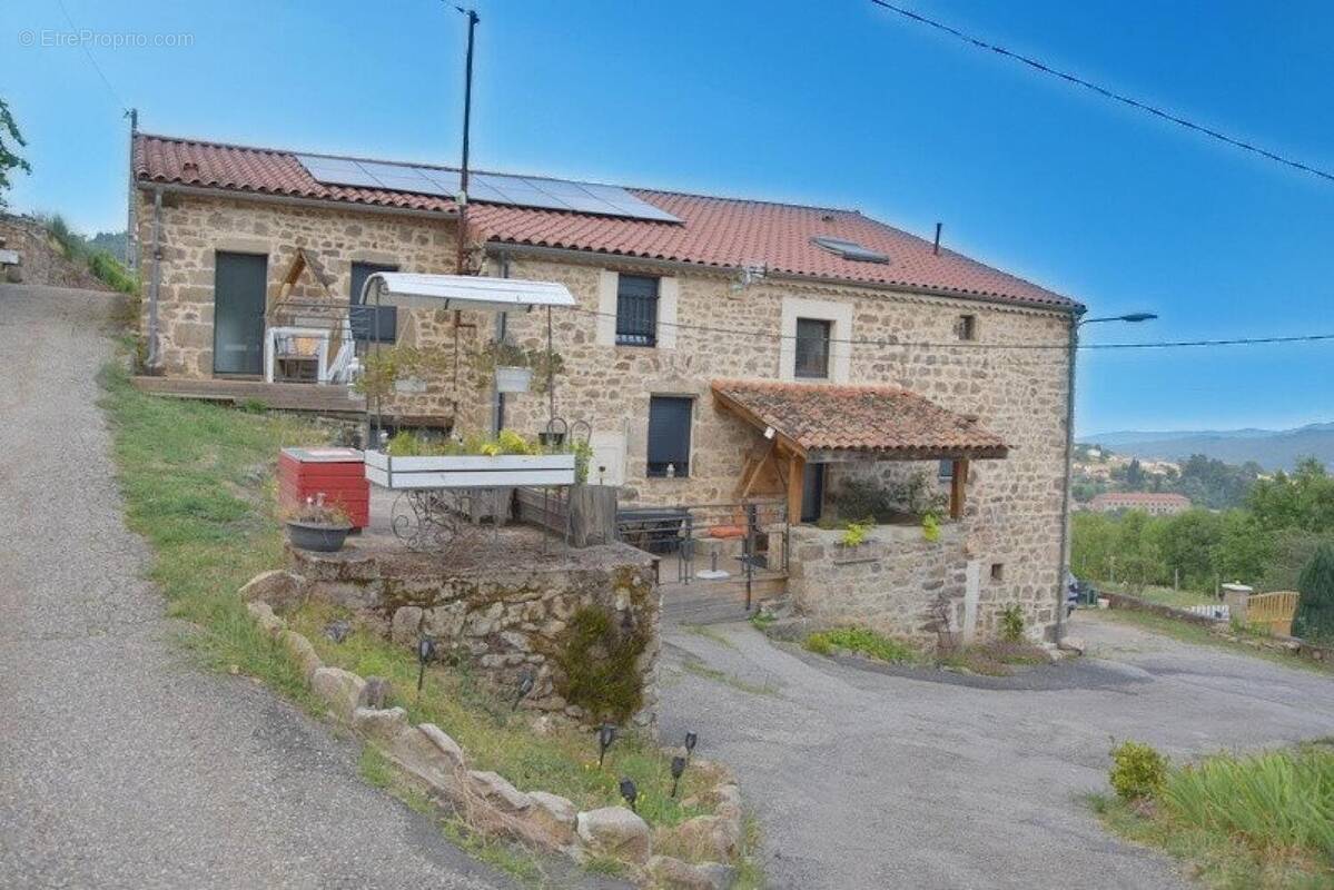 Photo 1 - Maison à SAINT-JULIEN-MOLIN-MOLETTE
