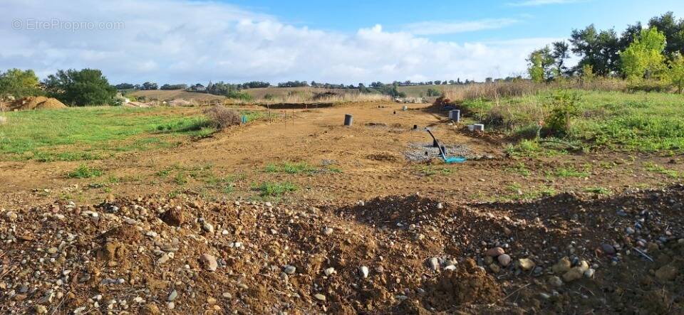 Terrain à L&#039;ISLE-JOURDAIN