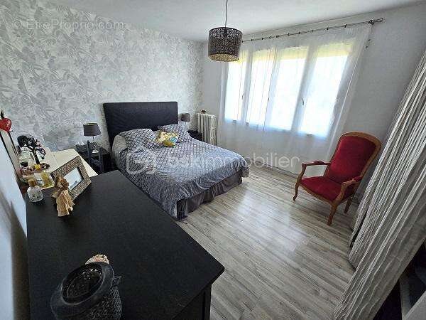 Maison de 120 m2 avec 4 chambres et piscine sur un terrain de 828 m2 !!! - photo 13