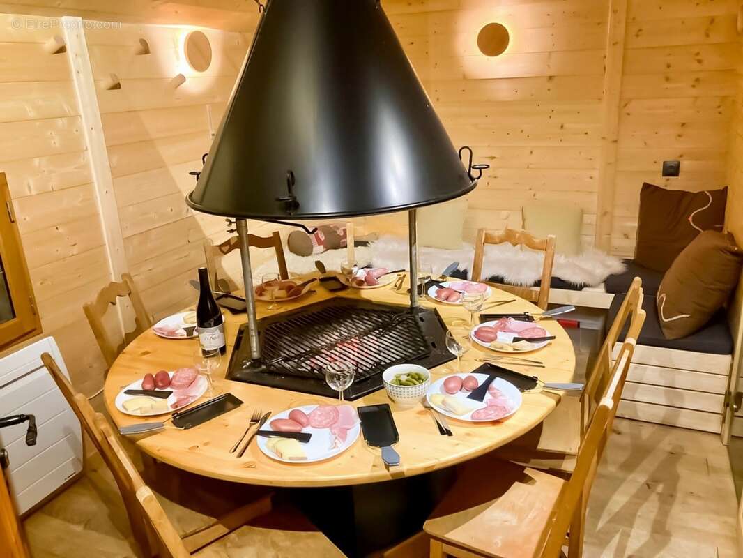 chalet rénové avec vue panoramique, mazot, sauna et fort potentiel – Glières-Val-de-Borne (74) - photo 14