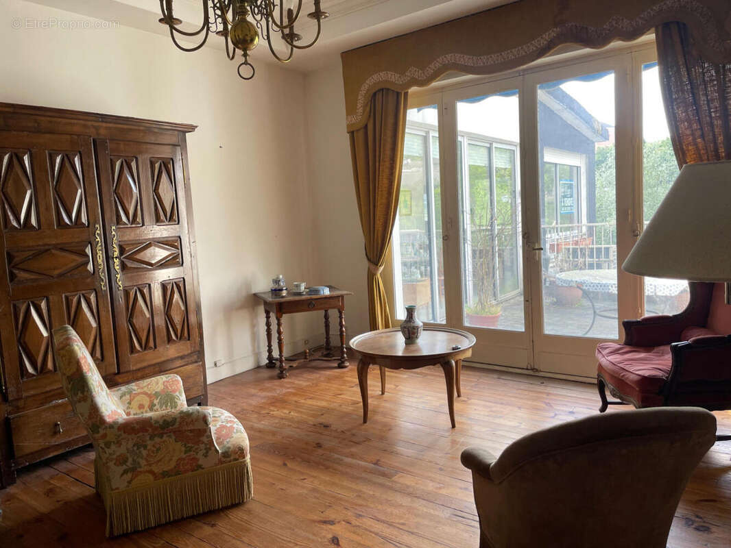 IMG_9834 - Commerce à OLORON-SAINTE-MARIE