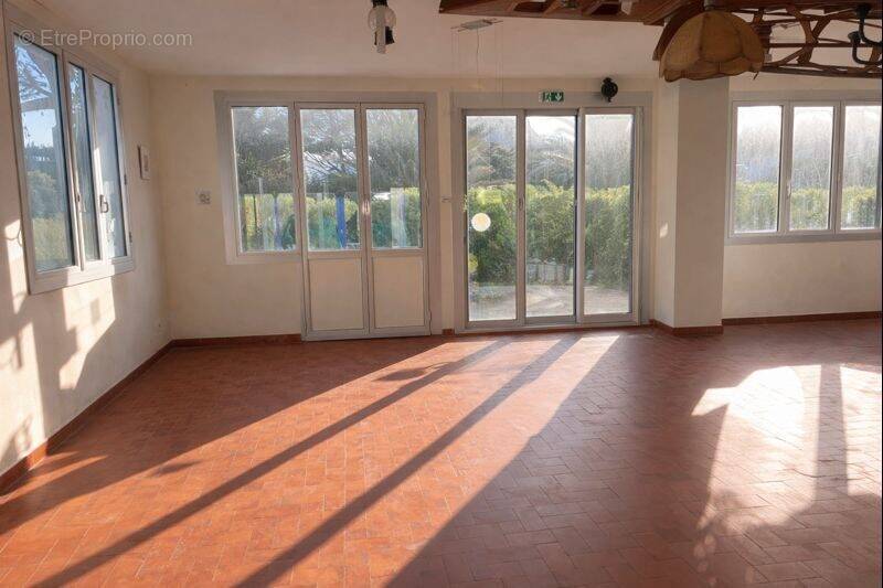 Commerce à SAINT-PIERRE-QUIBERON