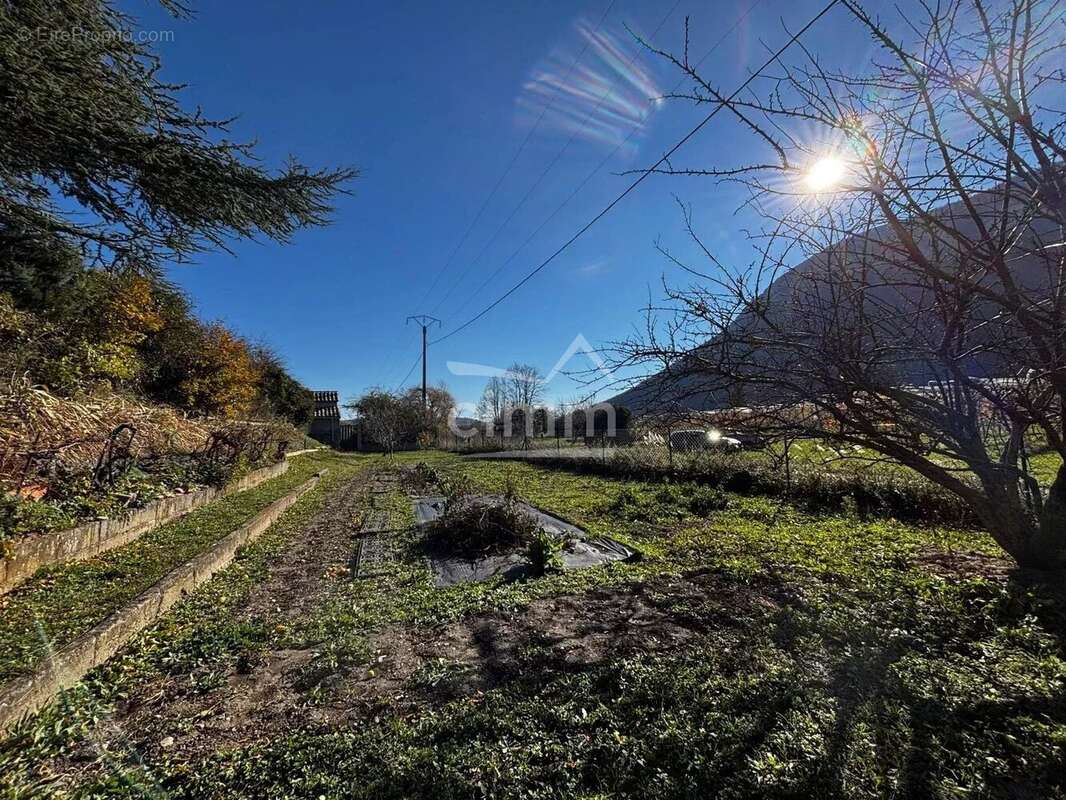 Maison à LARAGNE-MONTEGLIN