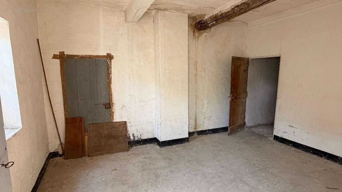 Maison À Vendre - 5 pièces - 3 chambres - Cour intérieure - photo 15