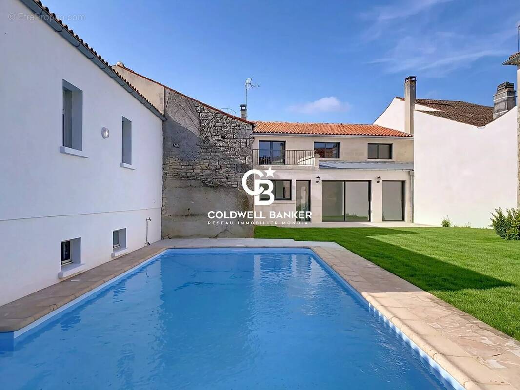 Maison à SAINT-HILAIRE-DE-VILLEFRANCHE