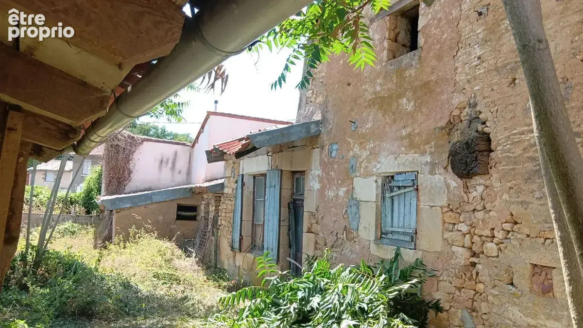 Maison ancienne à rénover   À 3 minutes de Gençay - photo 2