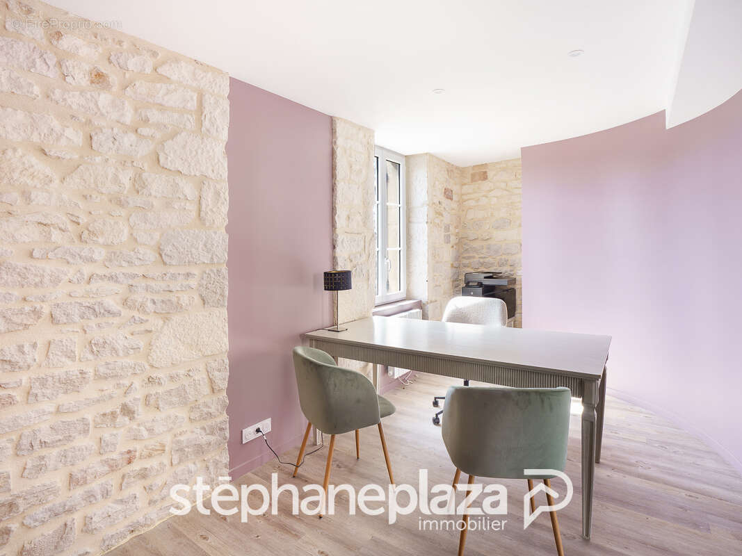 Appartement à REPLONGES