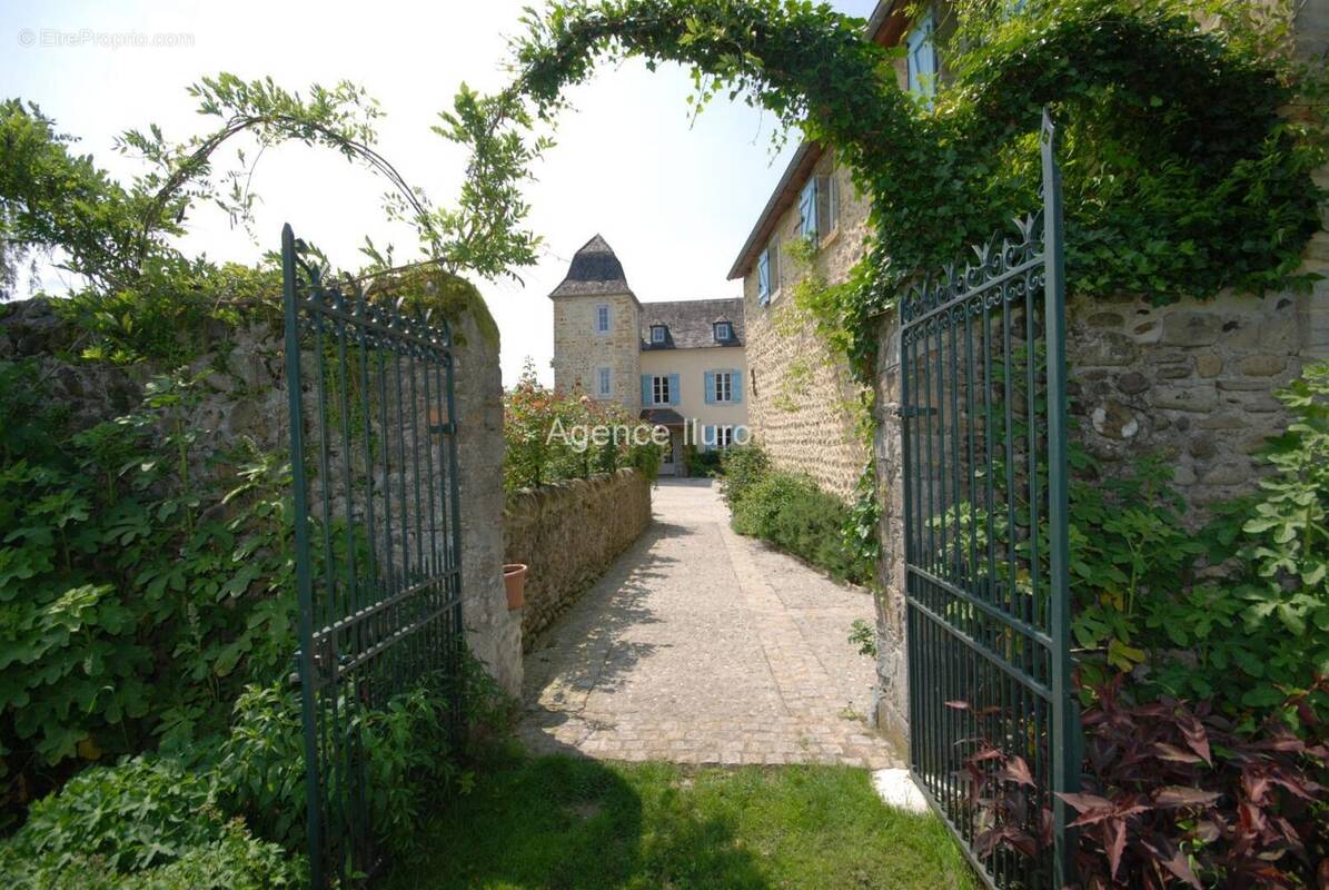 Main-House-View-from-Garden - Maison à OLORON-SAINTE-MARIE