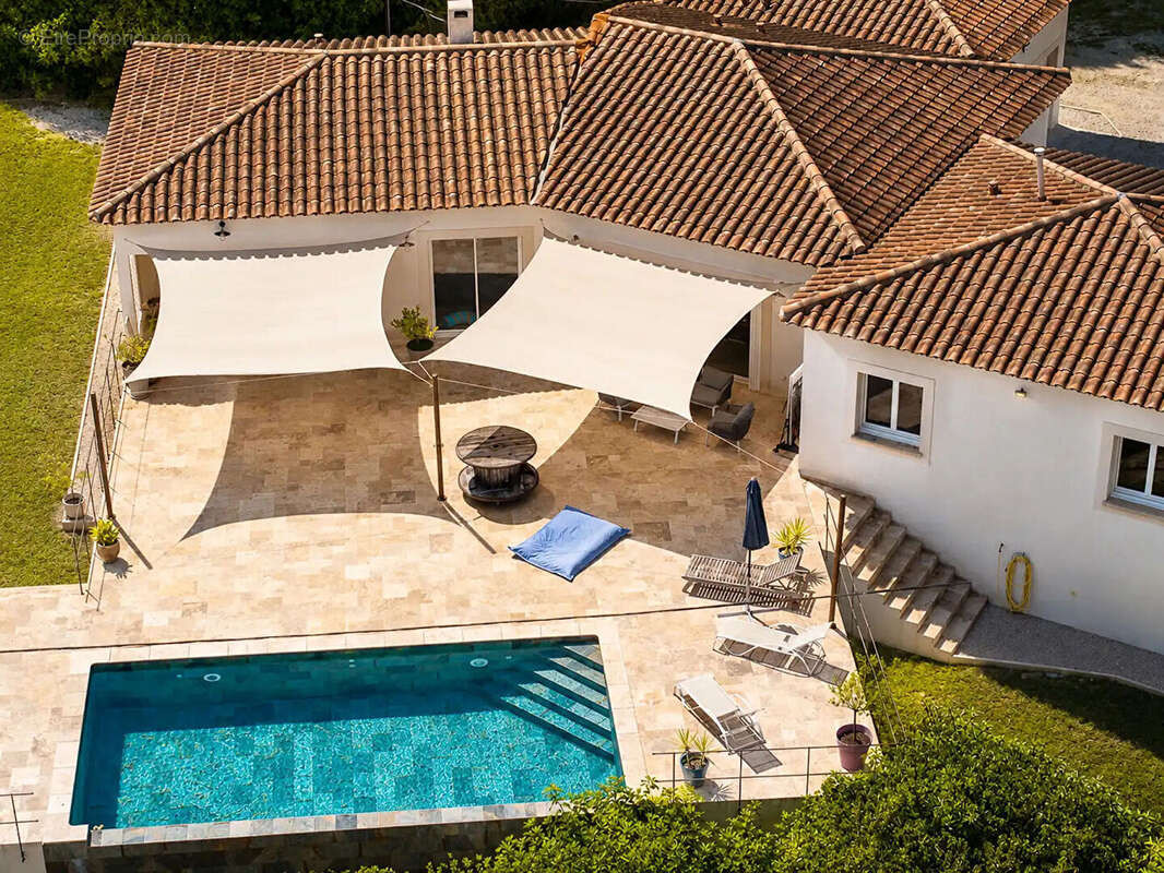 Exclusivite  istres villa 180m² / 2 832 m² de terrain - photo 2