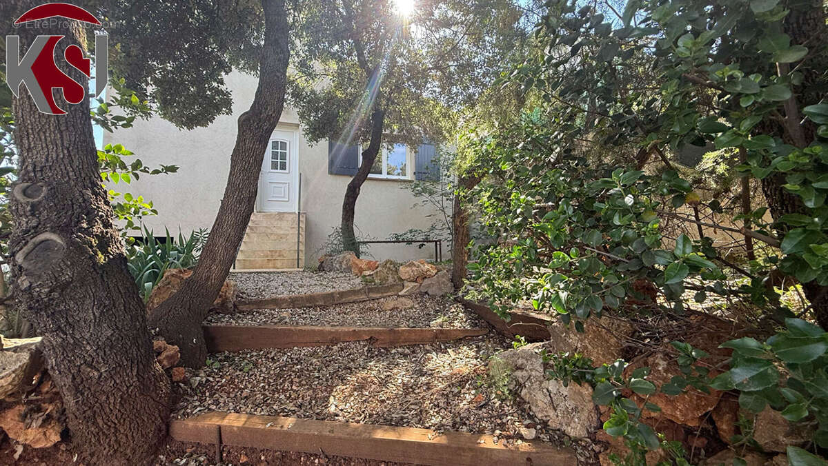Maison à SEILLONS-SOURCE-D'ARGENS