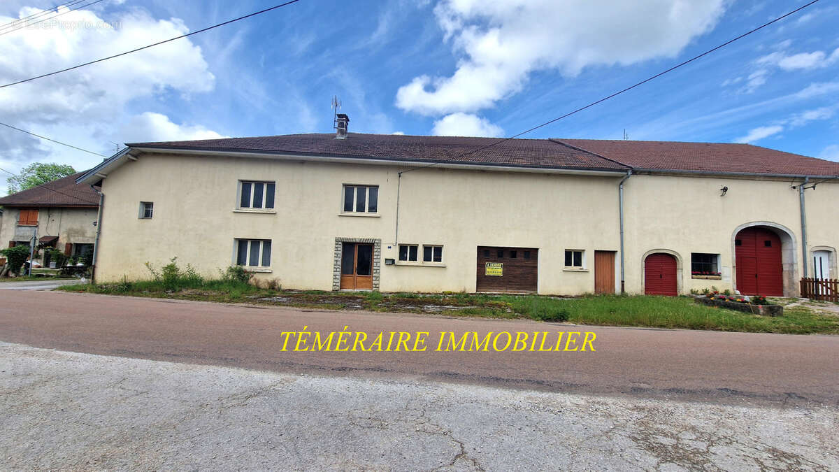 Champagnole 10 mins - Ancienne ferme de 174m2 - photo 2