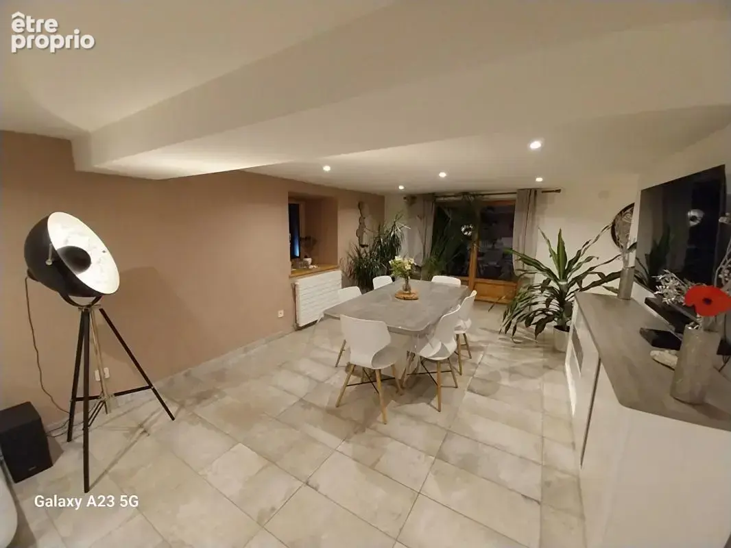 À Vendre Maison Divisible en 3 Logements - photo 2