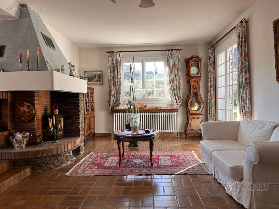 Maison à LE REVEST-LES-EAUX