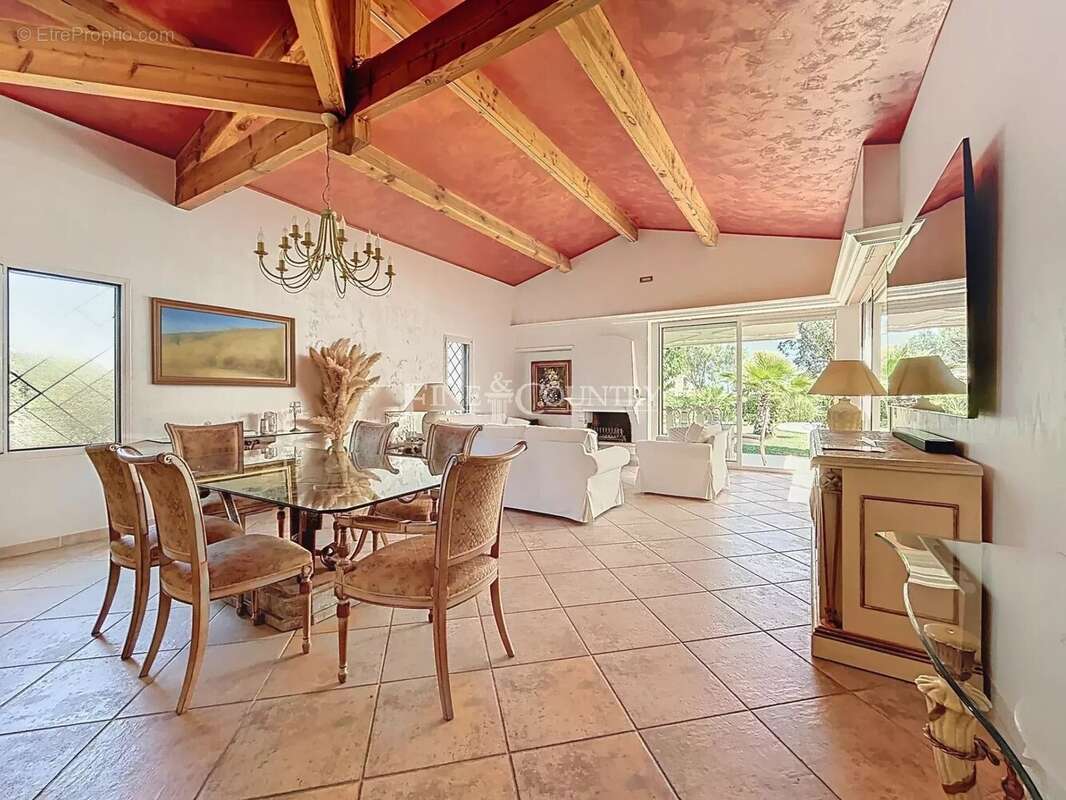 Maison à MANDELIEU-LA-NAPOULE