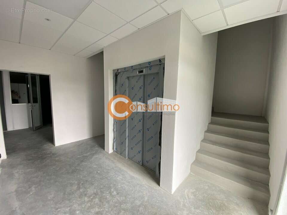 Mixte activites-bureaux à vendre - photo 7