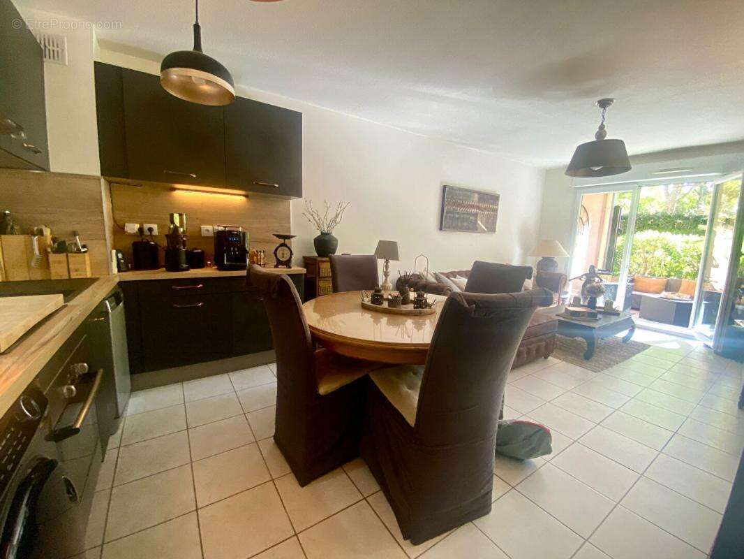 Appartement à SAINT-CYR-SUR-MER