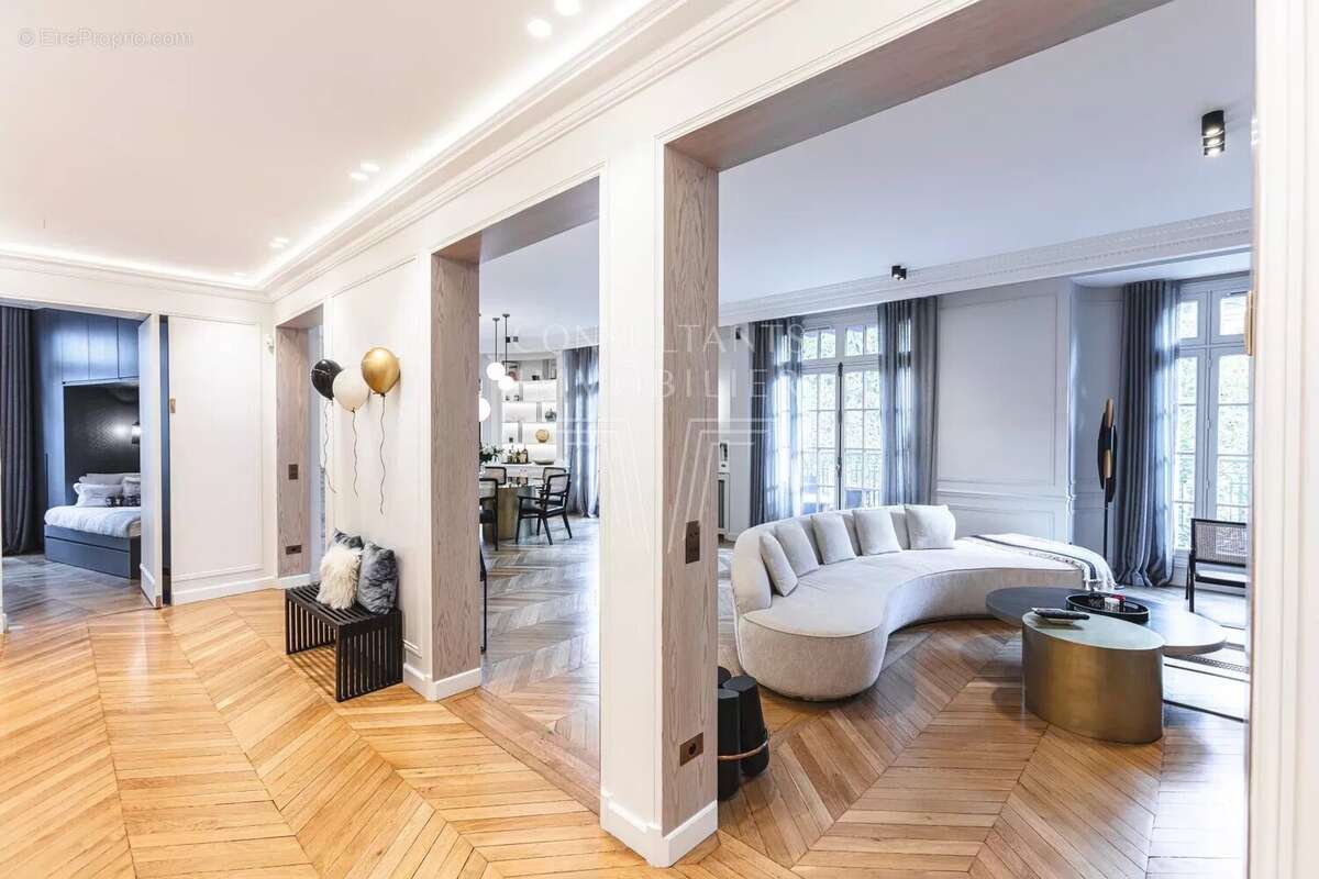 Appartement à PARIS-17E