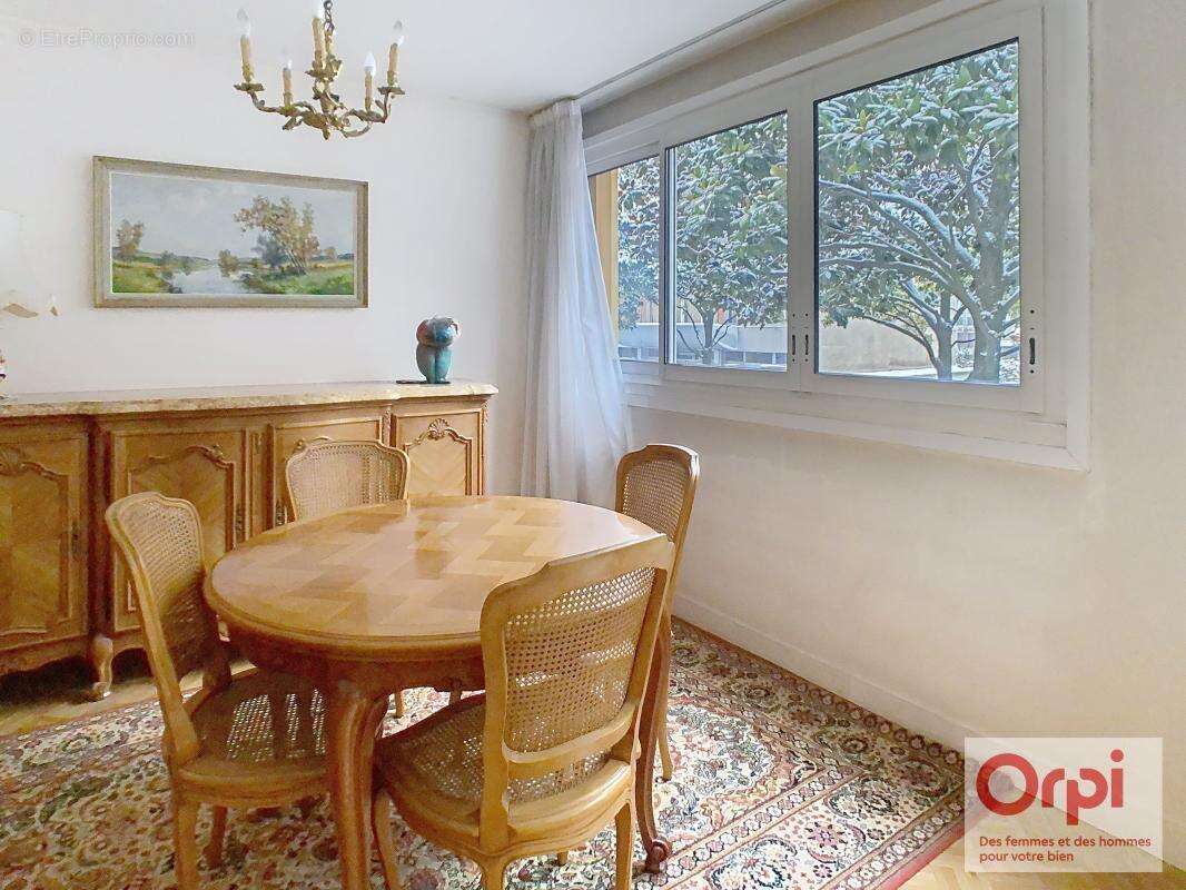 Appartement à ISSY-LES-MOULINEAUX