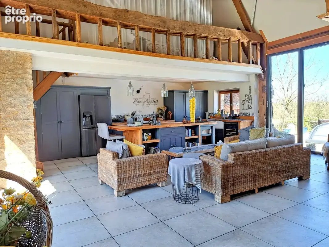 Ensemble immobilier de deux maisons avec vue et sur près de 5 hectares - photo 5