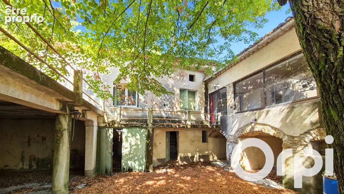 Maison à SAINT-JULIEN-DE-PEYROLAS