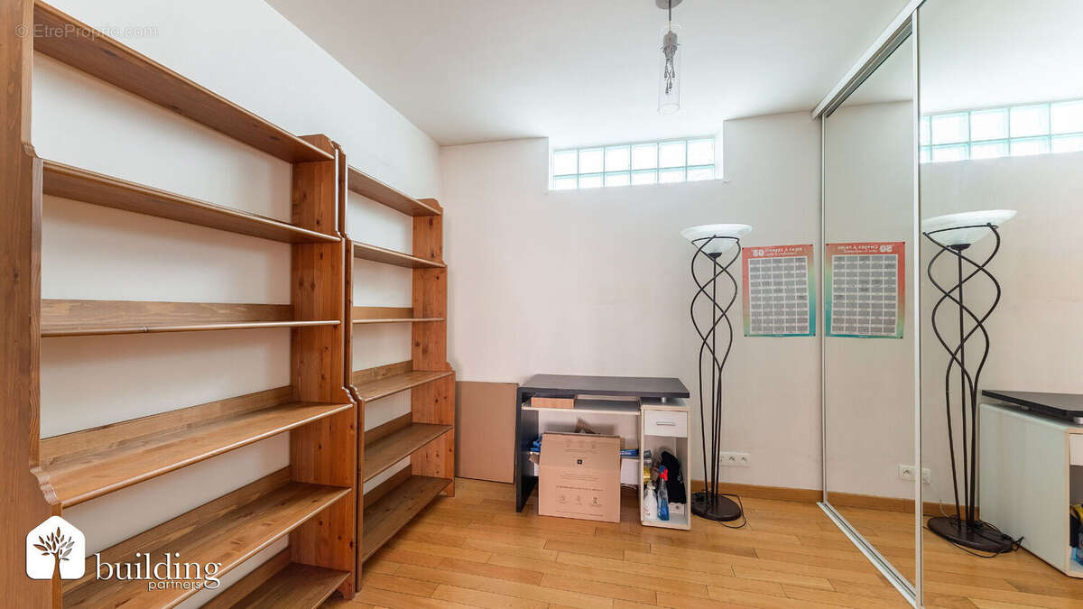 À vendre - Levallois-Perret Centre Mairie - Appartement 5 pièces avec balcon de 127 m² - photo 6