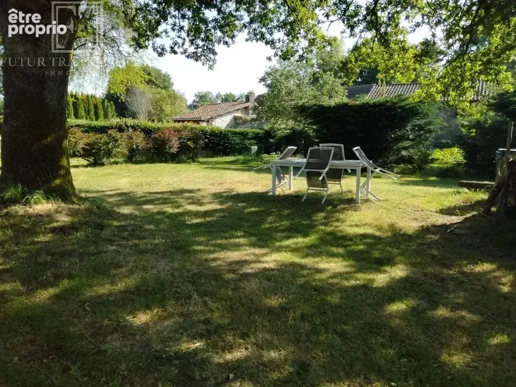 Maison de caractère sur 8175 m² - photo 18