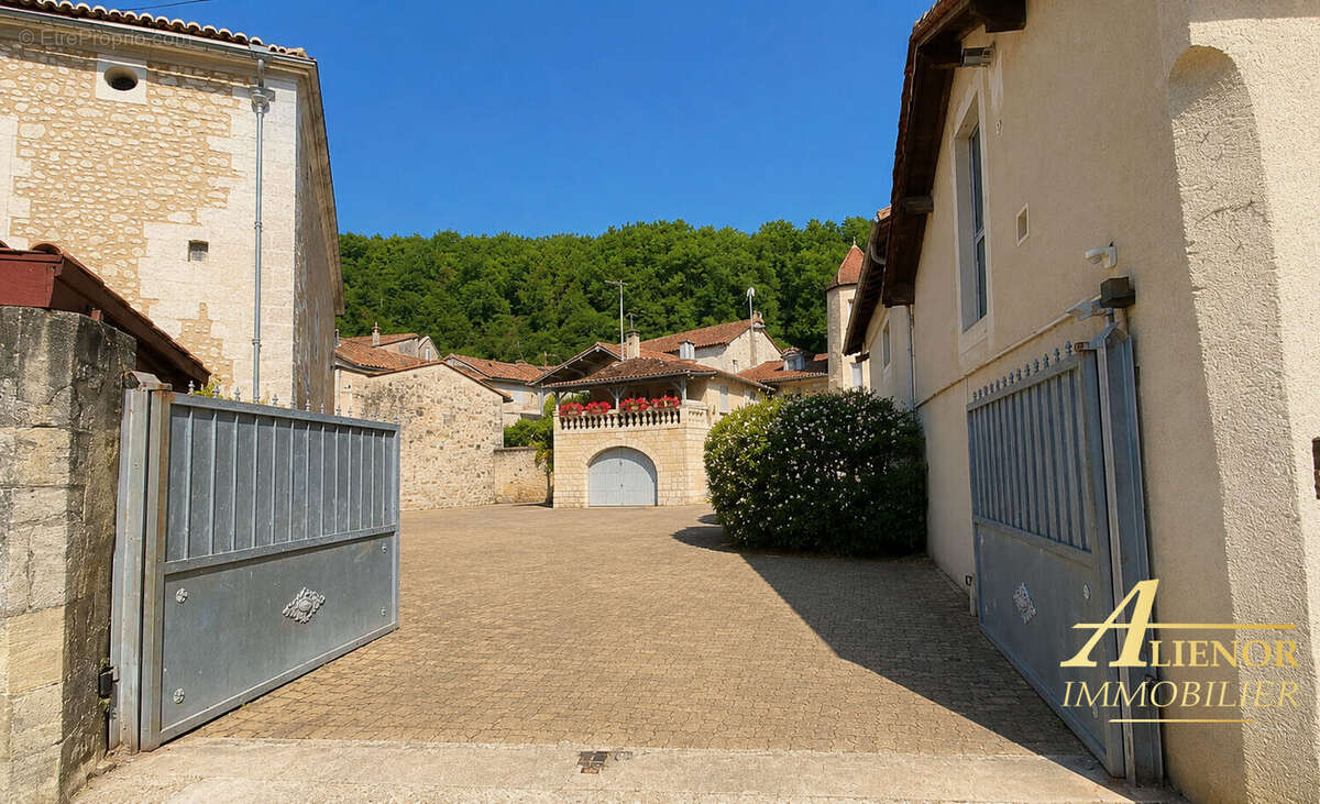Ensemble immobilier en pierre centre Brantome 24310 - photo 15
