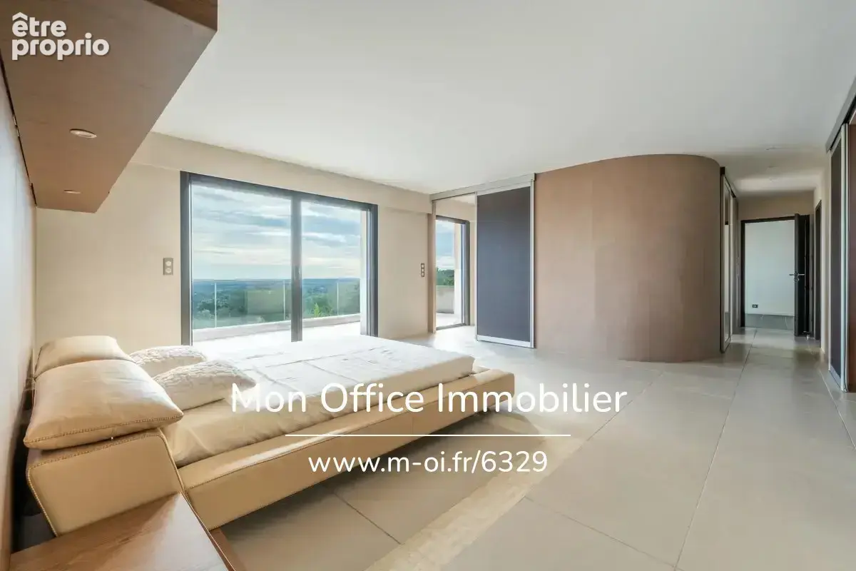 Référence : 6329-NGU. - propriété 10 pièces - 32ha - 980m2 - Vue spectaculaire sur la région et la mer - photo 12