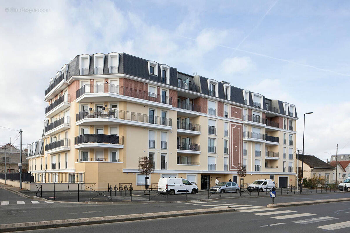 Parking à SARTROUVILLE