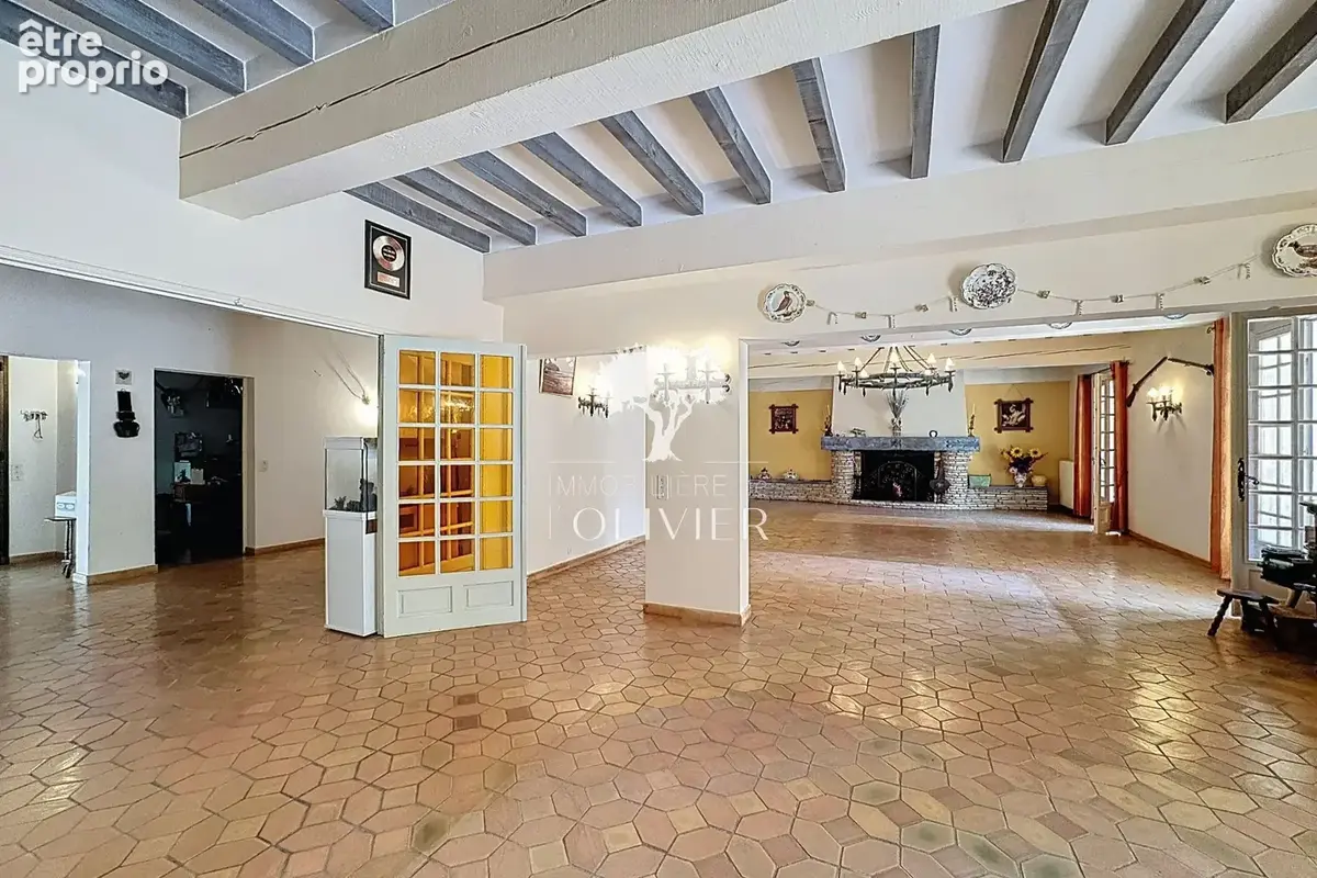 Maison 9 pièces 266 m² à vendre à Saignon (84400) - photo 9
