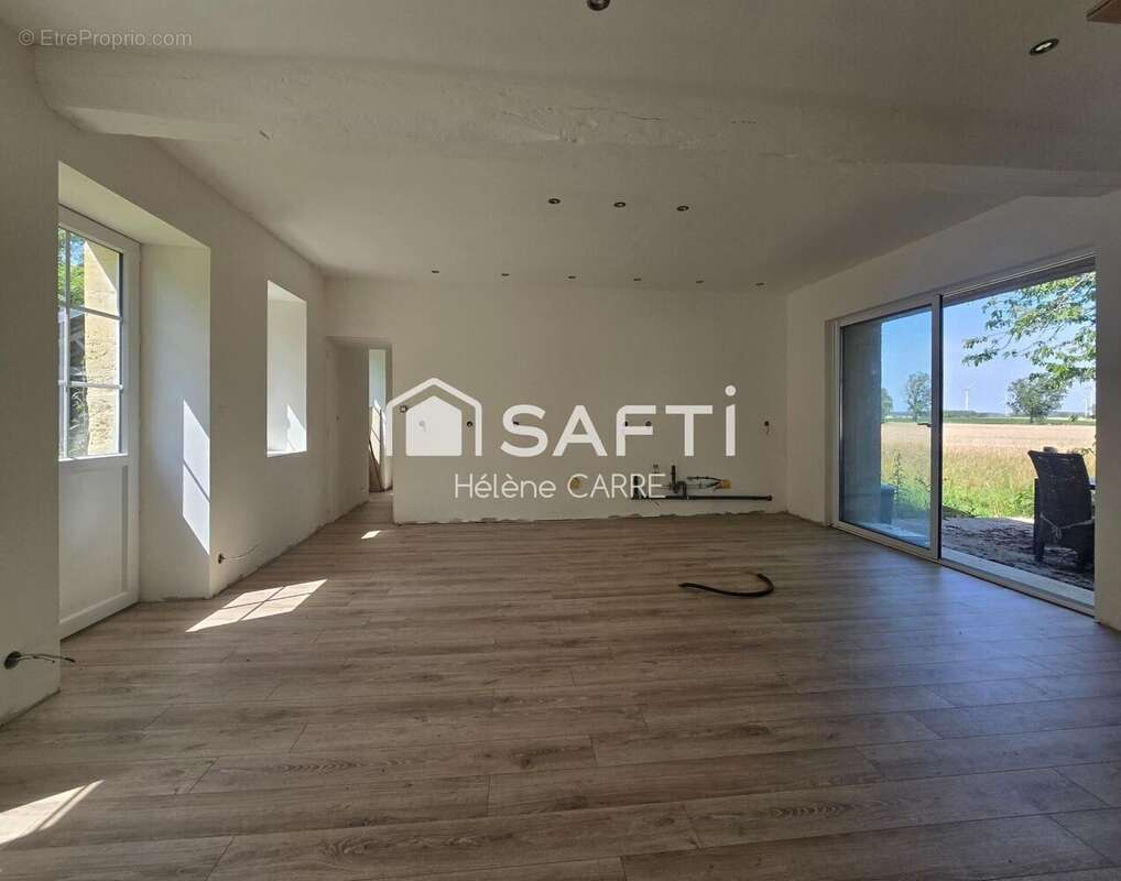 Maison 170 m² à Lucay-Le-Libre  - photo 2